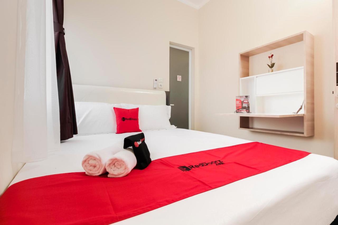 Reddoorz Near Soekarno Hatta Airport Tangerang Ngoại thất bức ảnh