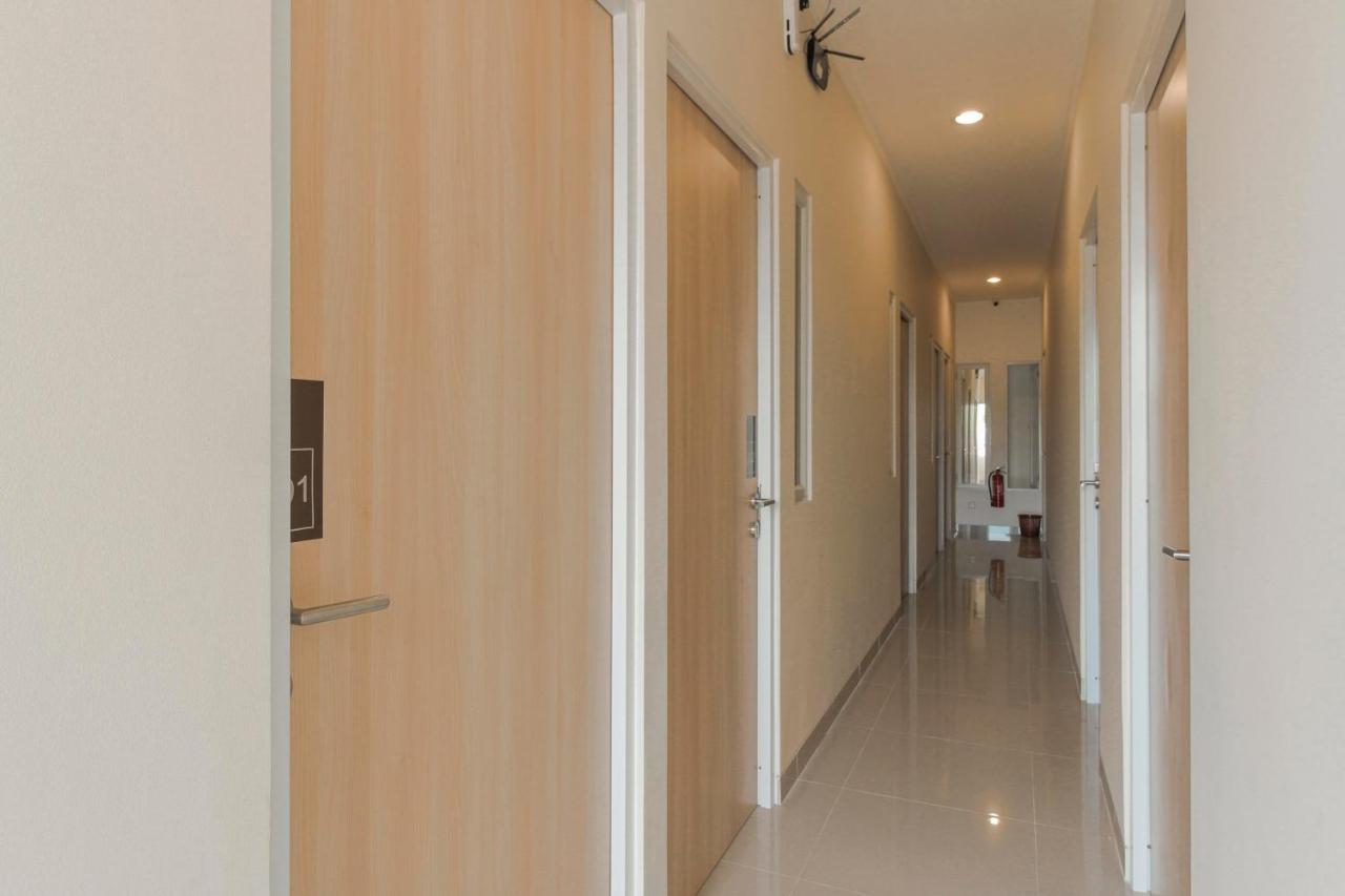 Reddoorz Near Soekarno Hatta Airport Tangerang Ngoại thất bức ảnh